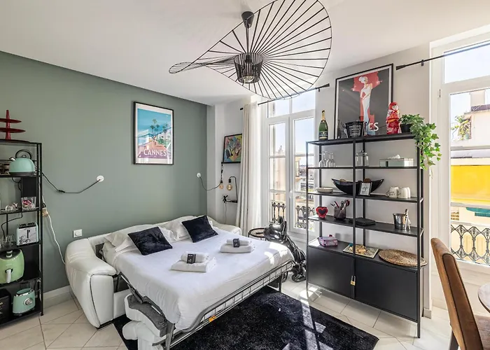 Private - Small For Two At 5 Minutes From Croisette * カンヌ